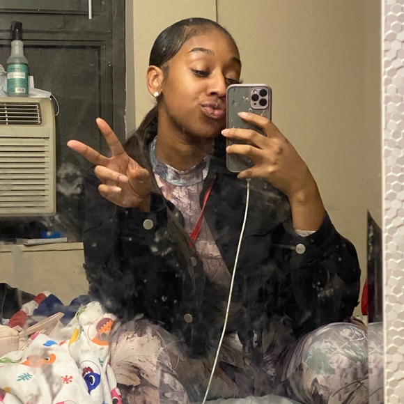 Meet your Posher, 'lakiyah - Picture 1 of 1